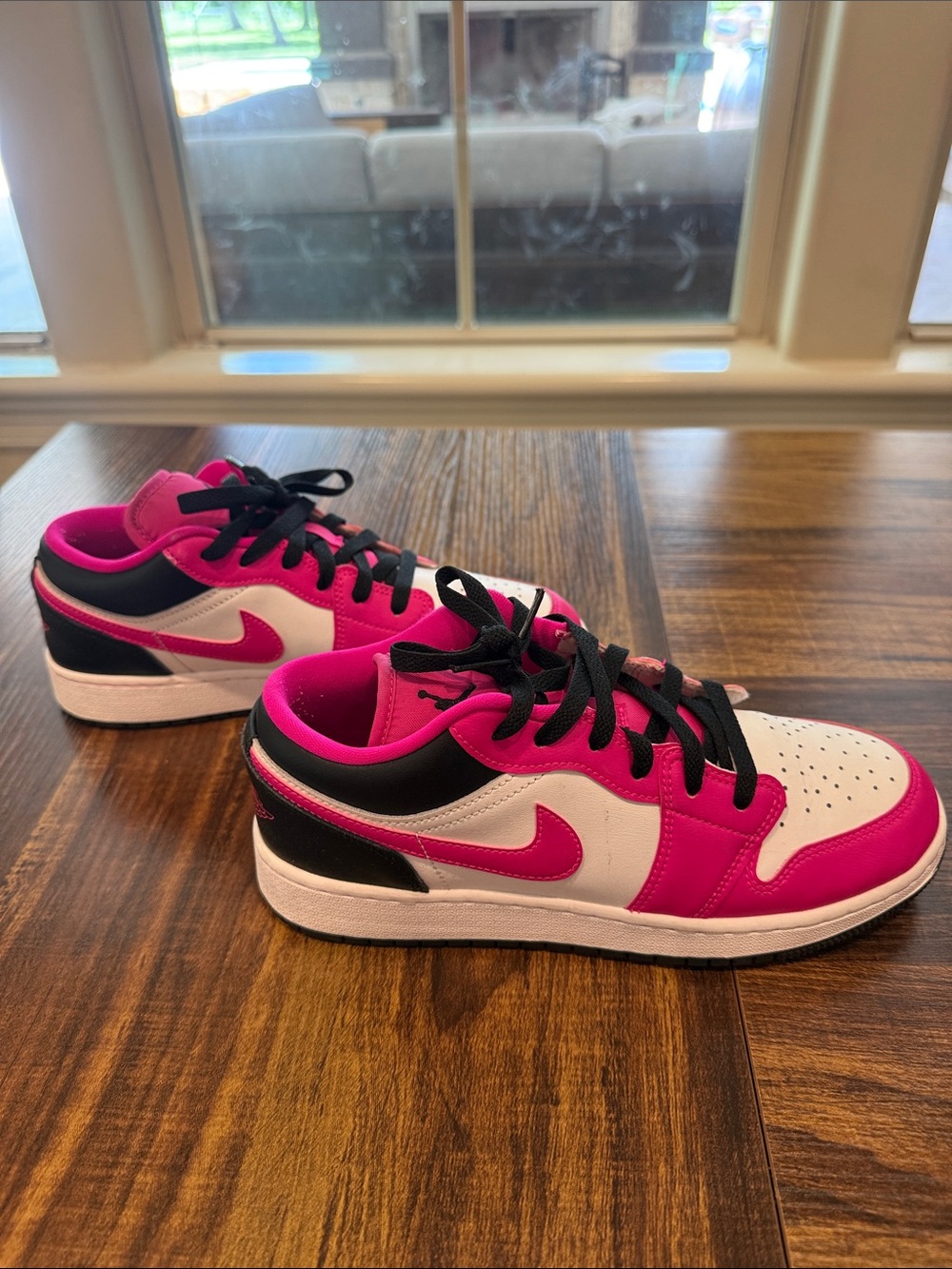 Nike Low-Top Sneakers in Hot Pink, White & Black